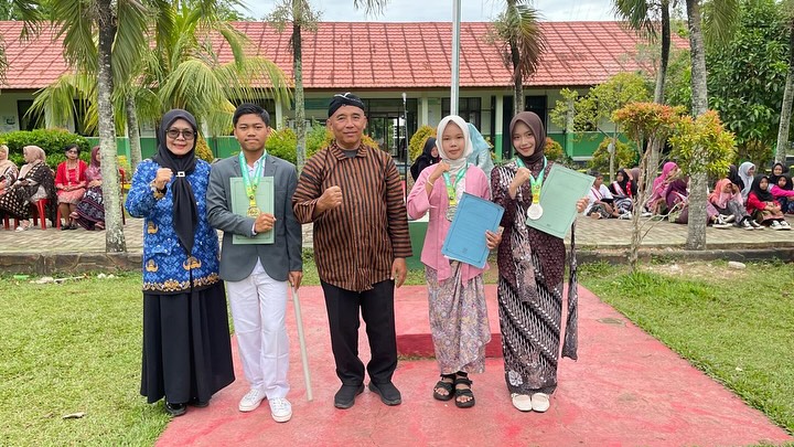 Tiga Pendekar Taekwondo SMPN 1 Tanjungsari Ukir Prestasi Gemilang di Lampung Cup 1 2025 Tiga Pendekar Taekwondo SMPN 1 Tanjungsari Ukir Prestasi Gemilang di Lampung Cup 1 2025